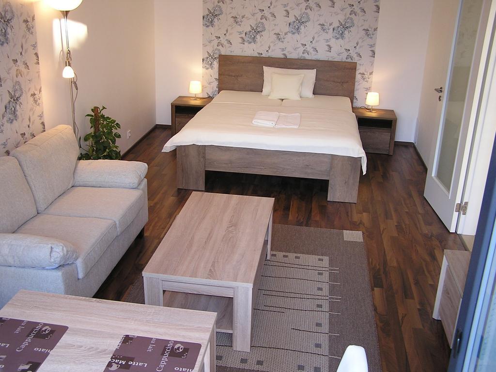 Gonda Apartments Hradec Kralove Exterior photo