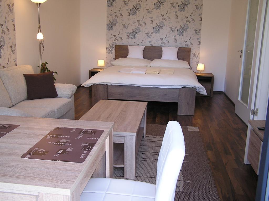 Gonda Apartments Hradec Kralove Exterior photo